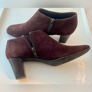 Anne Klein Visage iFlex Dark Brown Suede Booties, Size 7 1/2